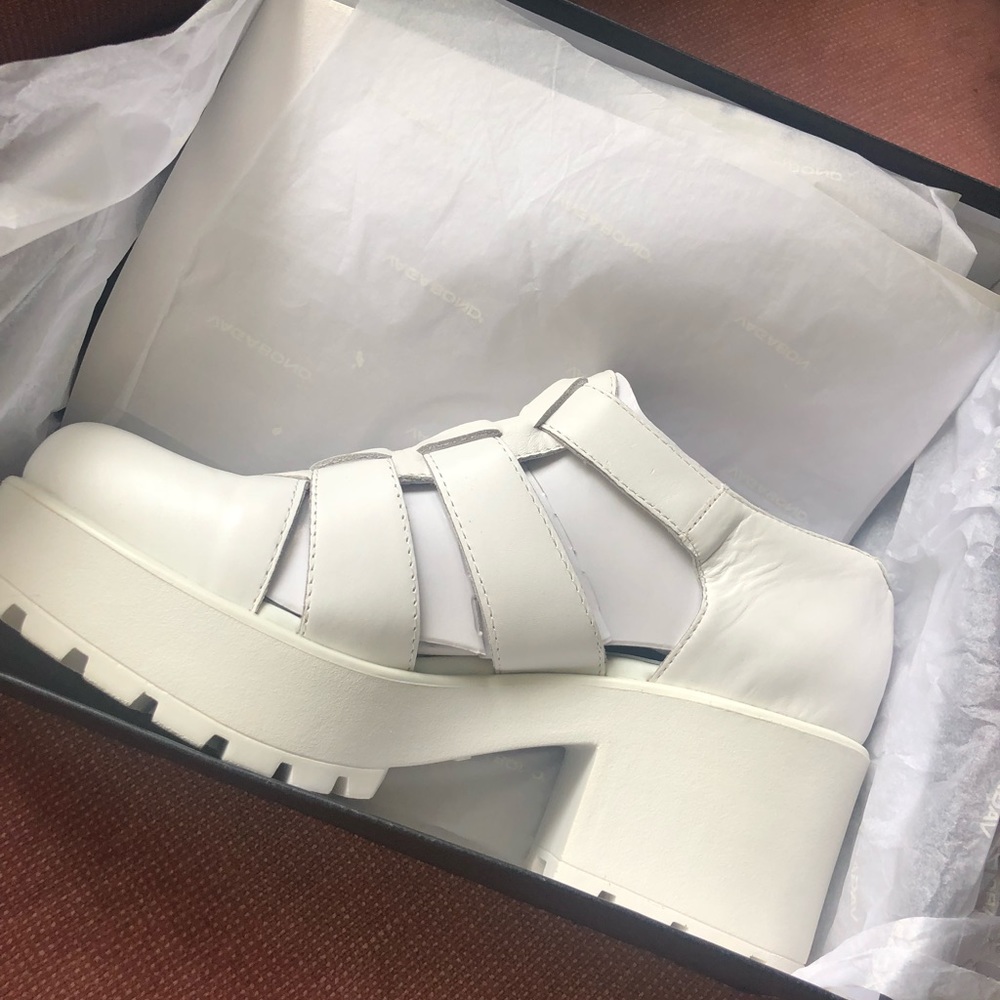 Vagabond Dioon Sandals (White)